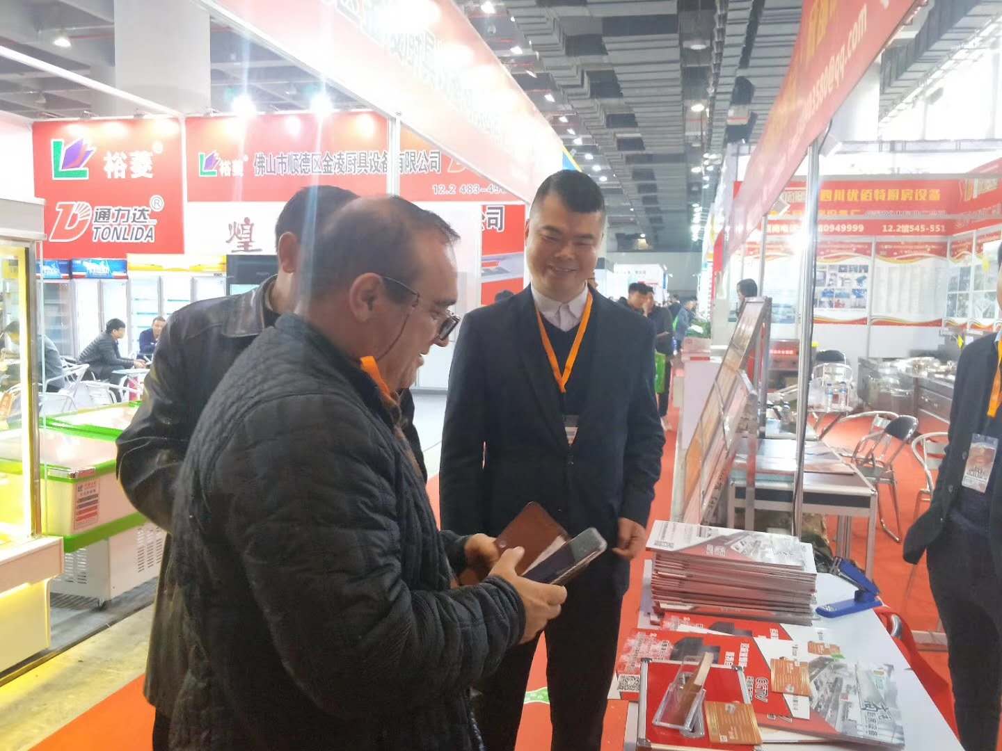 91麻豆国产自产激情在线看25屆廣州酒店麻豆免费电影网設備中展麻豆免费电影网油煙淨化一體機照片3