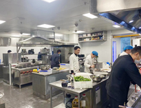 成都學校食堂廚具麻豆免费电影网設備生產廠家告訴你選擇商用廚具的注意事項